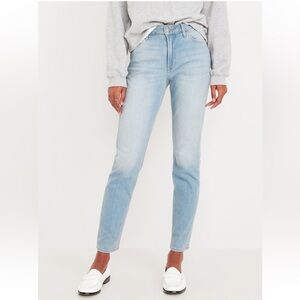 NWT Old Navy Wow Straight Ankle Jeans